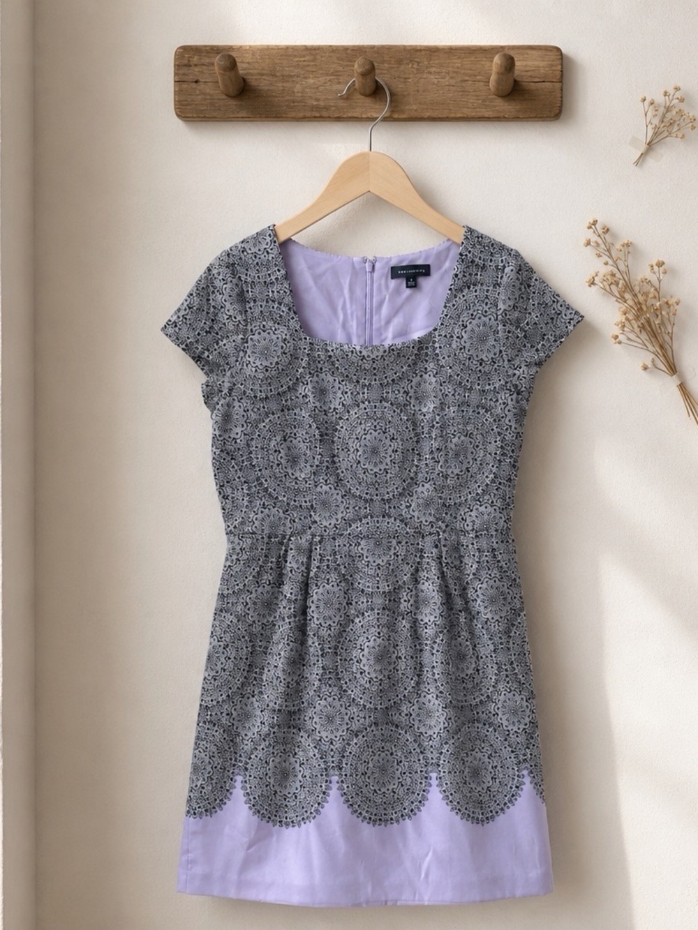 The Limited Medallion Geometric Sheath Dress Lavender & Grey Size 10 - Picture 2 of 4